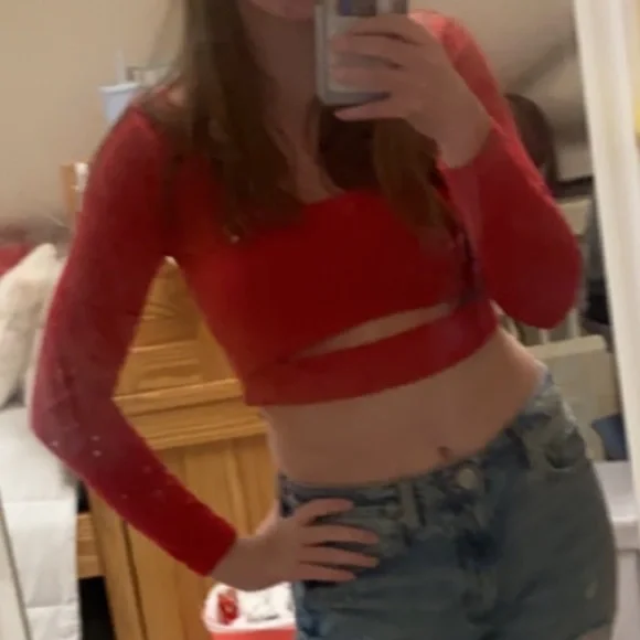 Garage red long sleeve crop top - Picture 2 of 3